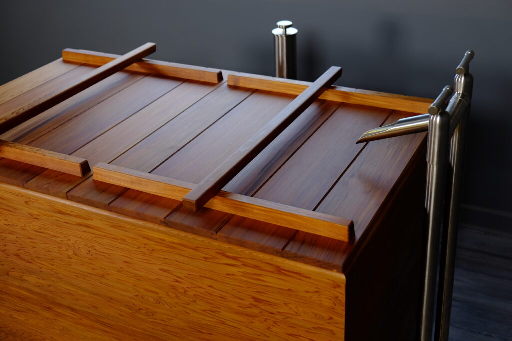 Wooden Ofuro Tub Cover in Red Cedar