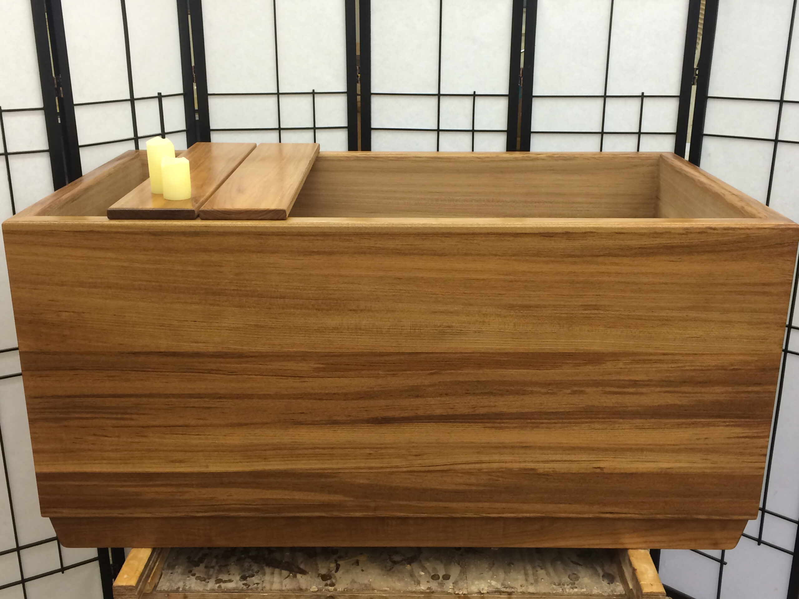 Ofuro horse trough -   Japanese soaking tubs, Outdoor bathtub, Wood  bathtub