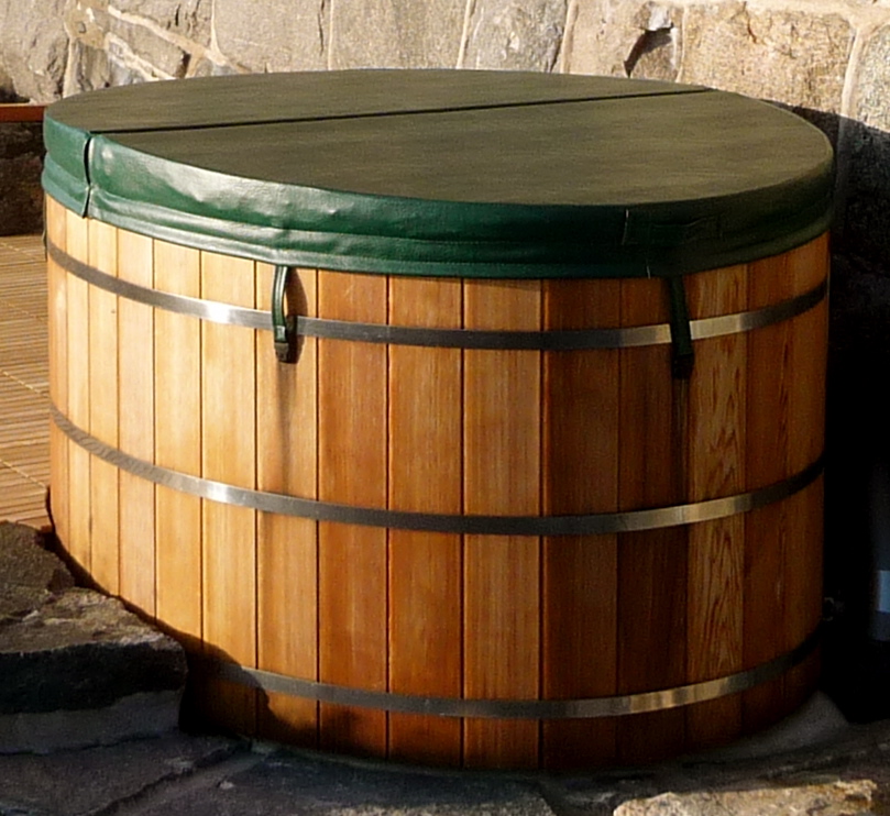 6' cedar elliptical hot tub with vinyl cover
