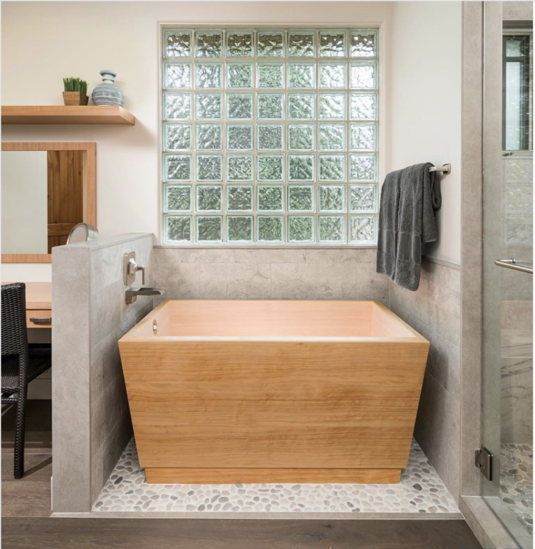 Japanese shop style bathtubs