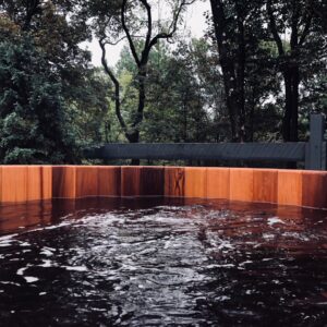 8' Round Cedar Hot Tub