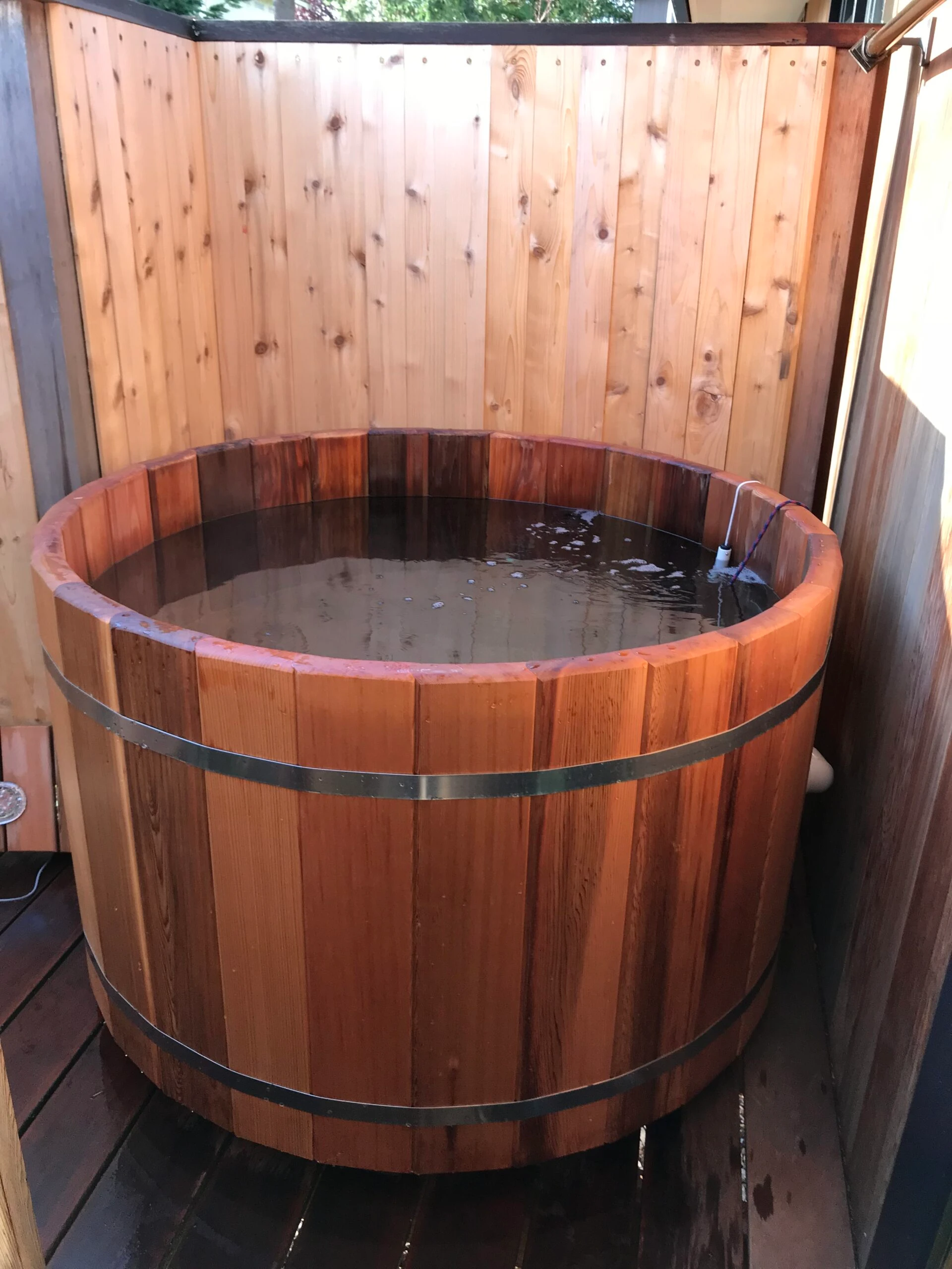 5' Round Cedar Hot Tub - Image 4