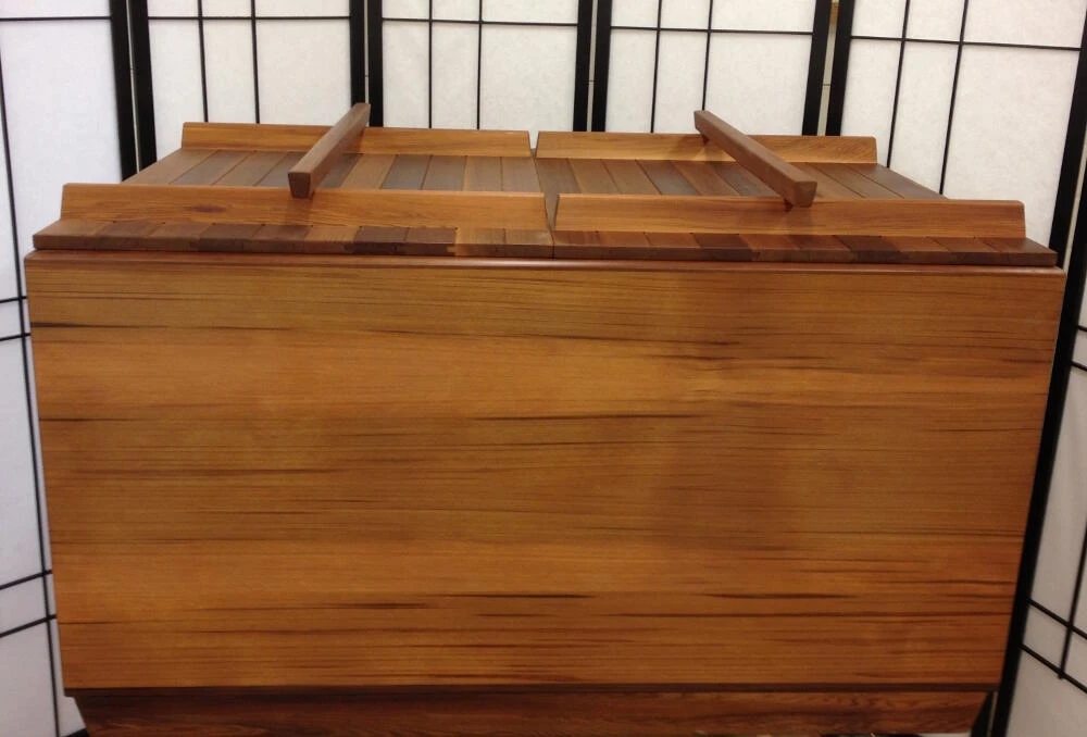 Wooden Ofuro Cover in Red Cedar