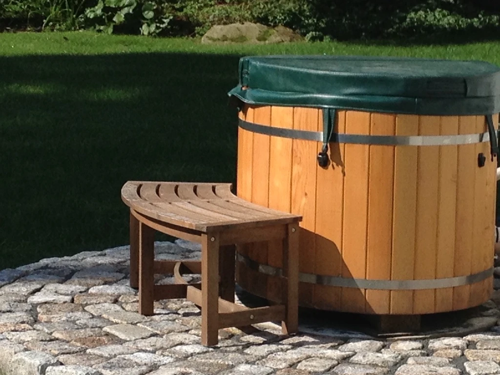 4' Round Cedar Hot Tub