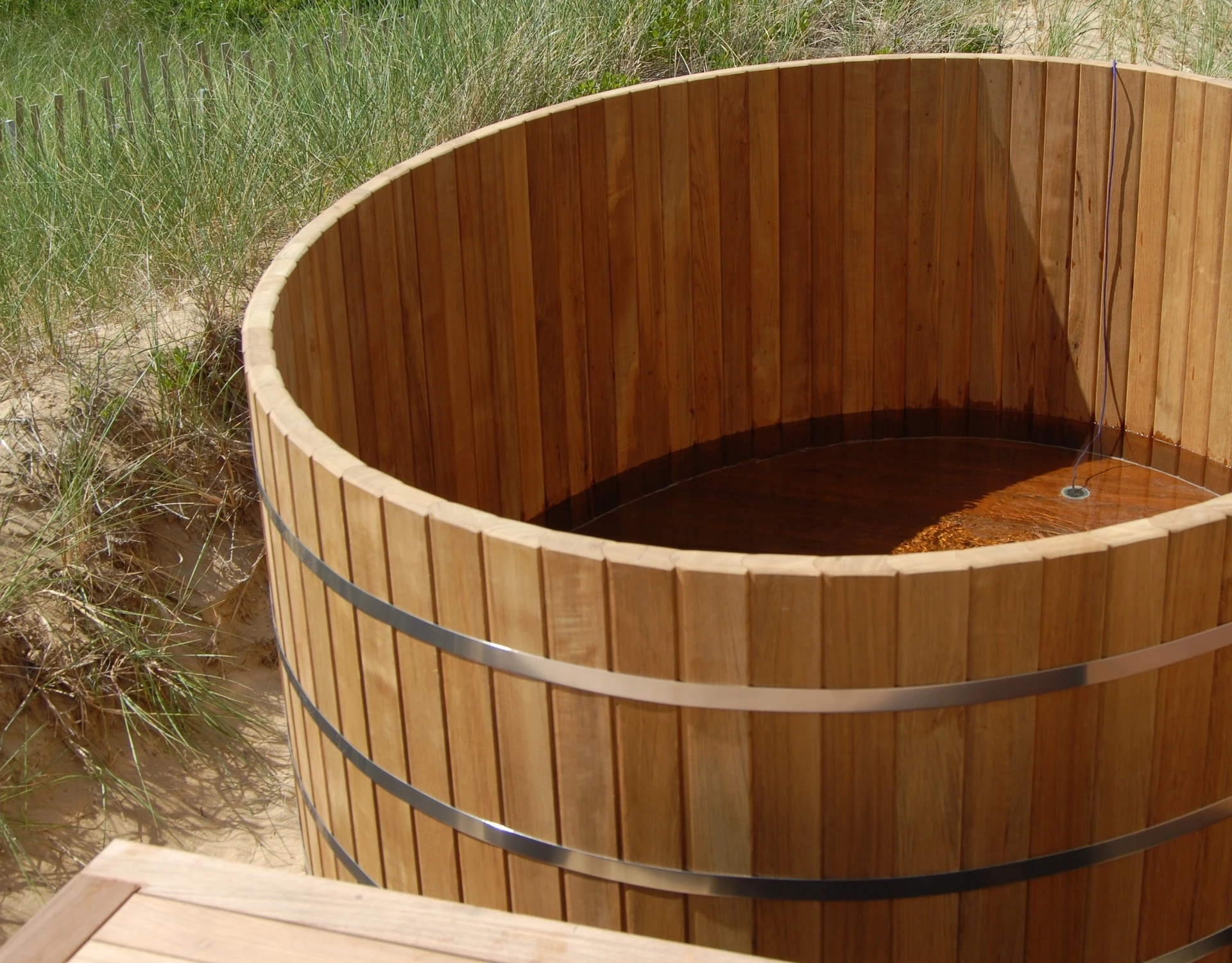 8' Ellipse Cedar Hot Tub